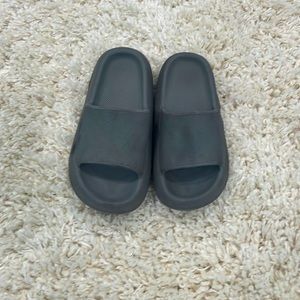 Cloud shoes comfortable, gray